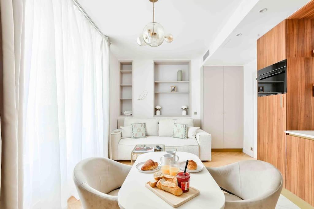 Romantic Getaway - Le Marais - With Ac Appartement Parijs